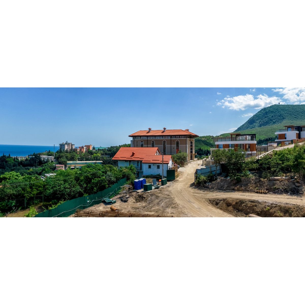 Планировка Студия площадью 42.53 м² с видом на море и горы №16Ап/3-3 продаётся в городе Алушта «АК Паруса Мечты» от застройщика по цене 20 791 760 ₽ – МОРЕ БЛИЗКО