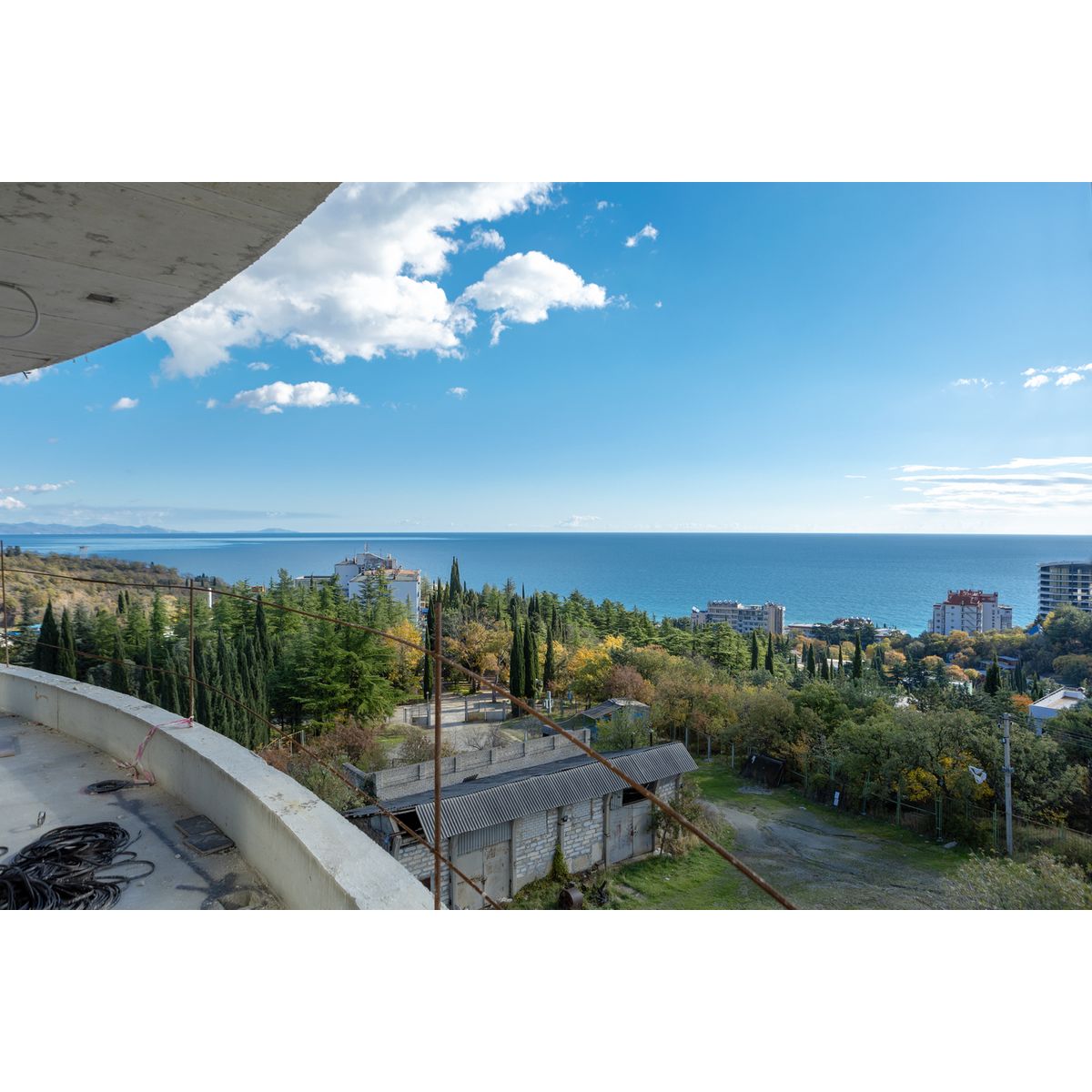 Планировка Студия площадью 42.53 м² с видом на море и горы №16Ап/3-3 продаётся в городе Алушта «АК Паруса Мечты» от застройщика по цене 20 791 760 ₽ – МОРЕ БЛИЗКО